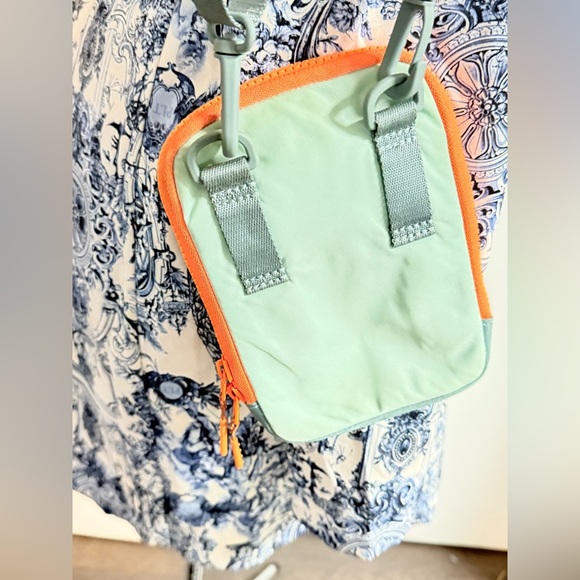 Lululemon Easy Access Crossbody Bag O/S (ATGN/TIDT) Orange Green - Picture 4 of 9